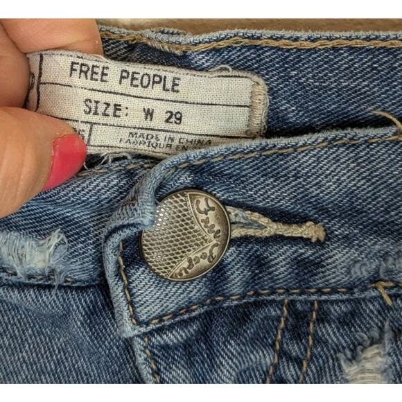 Free People Denim Shorts Size 29 Distressed Crochet Lace Hem Boho Festival - Picture 3 of 8